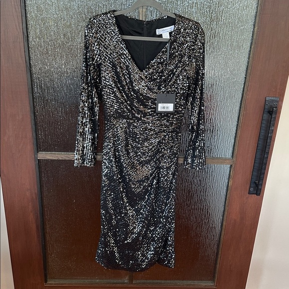 Mac Duggal 26940 Long Sleeve Sequin Dress size 6 NWT - Picture 5 of 11